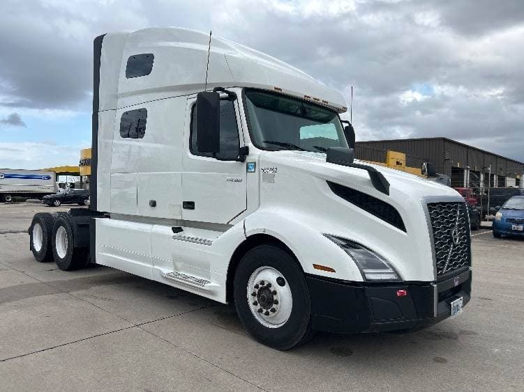 2023 Volvo VNL64760 image 1