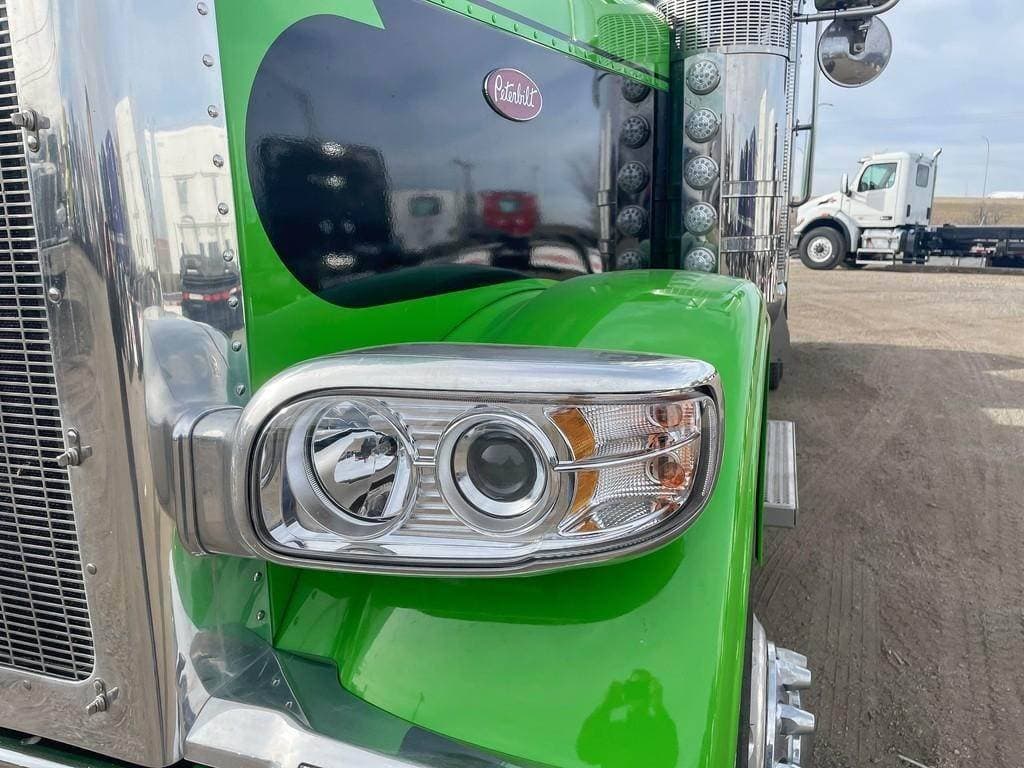 2025 Peterbilt 589 image 10