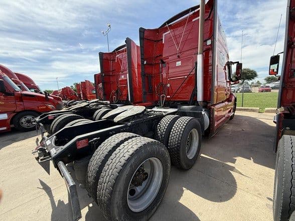 2023 Volvo VNL64T760 image 4