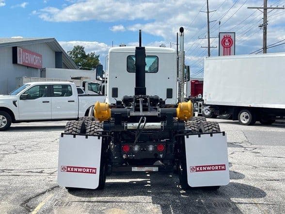 2025 Kenworth T880 image 8