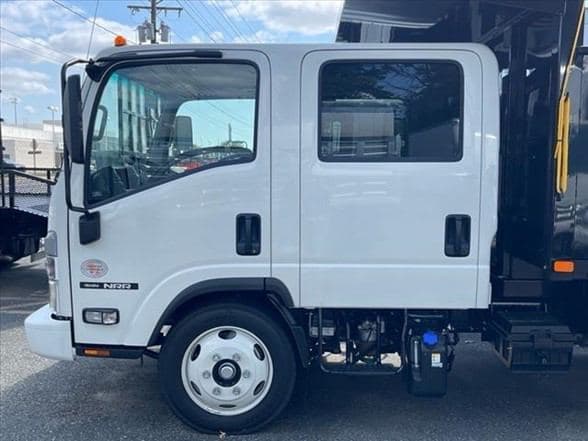 2024 Isuzu NRR image 2