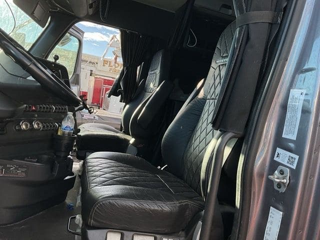 2022 Western Star 4900SB image 16