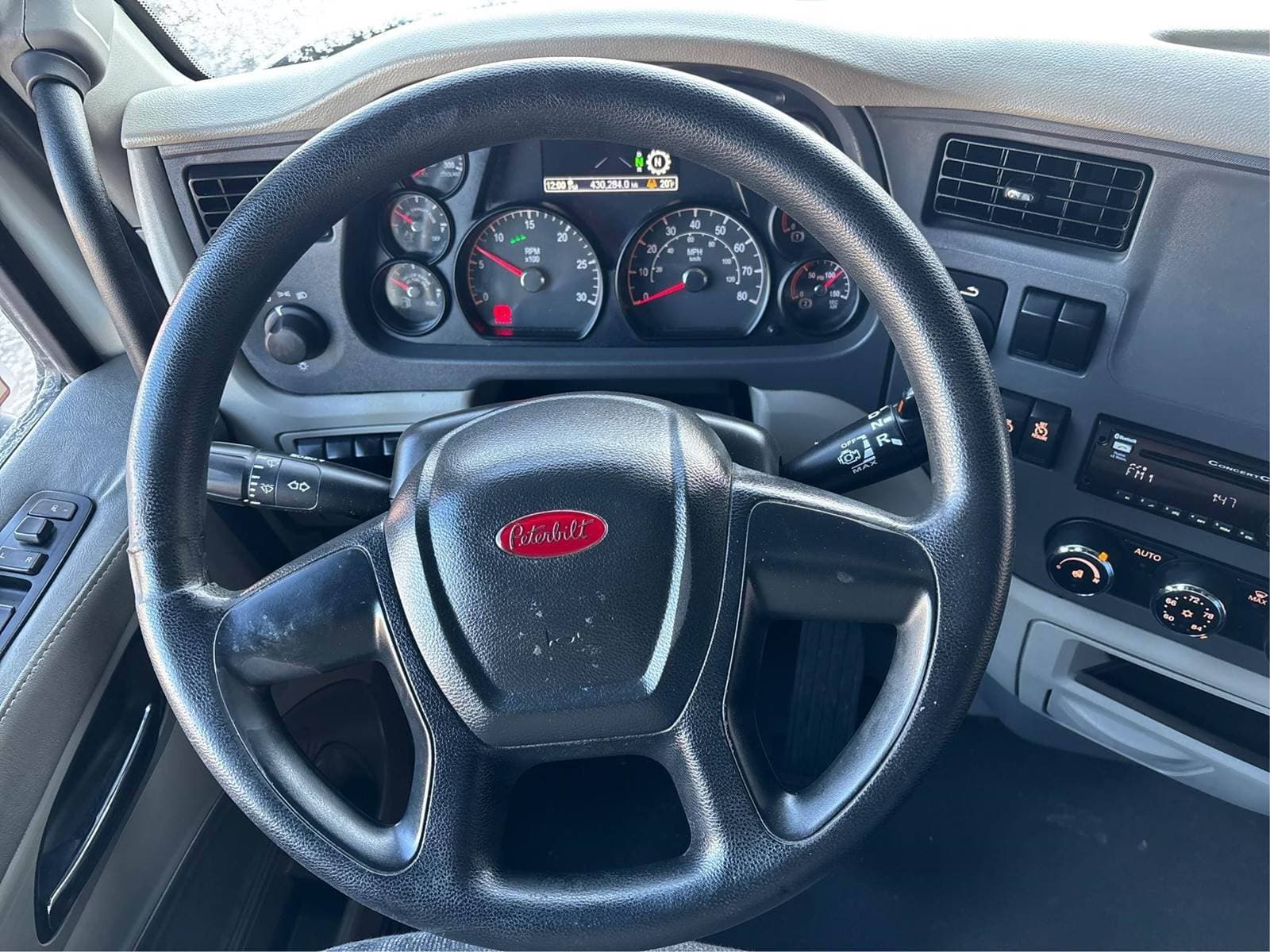 2021 Peterbilt 579 image 6