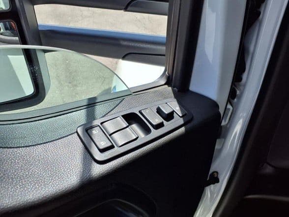 2025 Kenworth T880 image 12