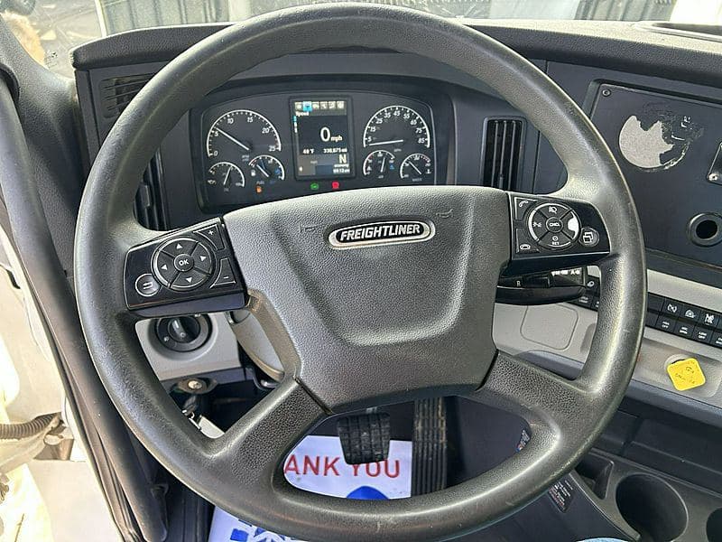 2021 Freightliner Cascadia 126 image 6