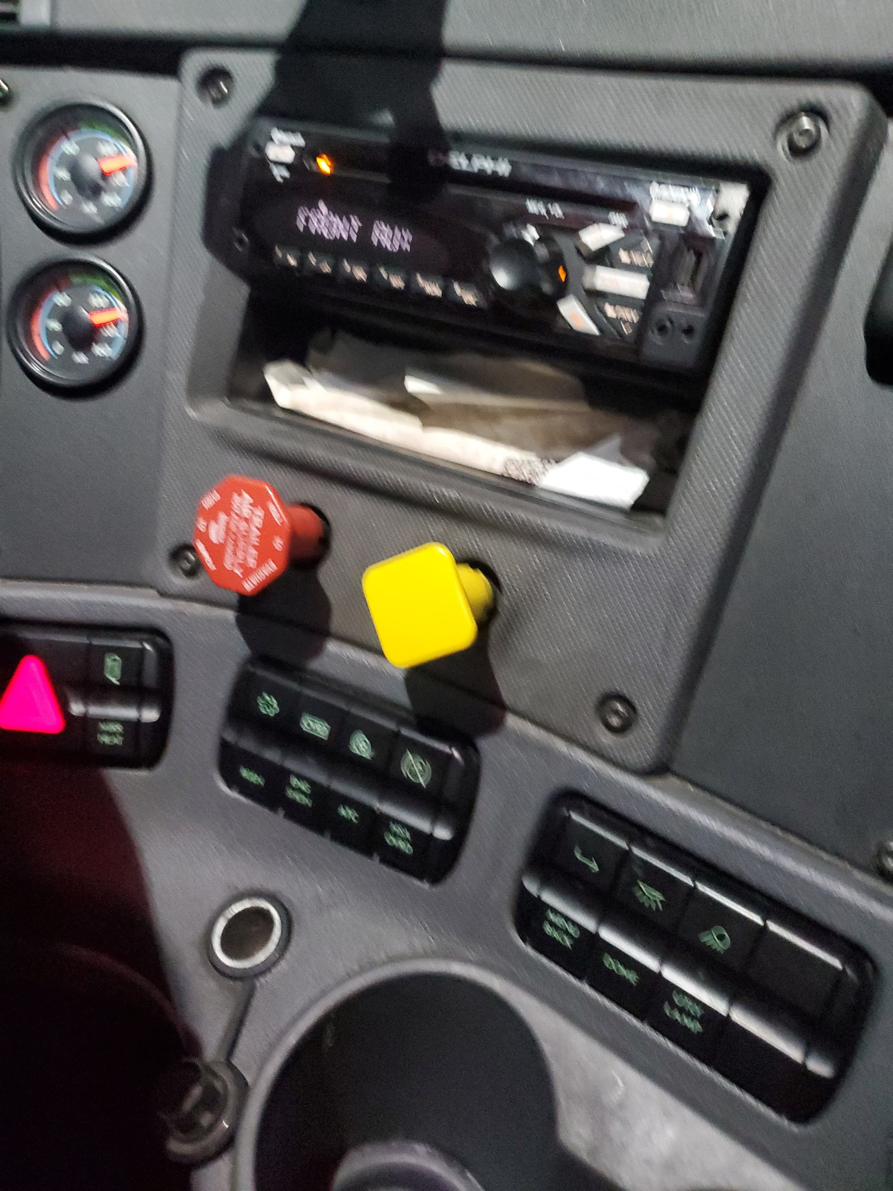 2016 Freightliner Cascadia image 2