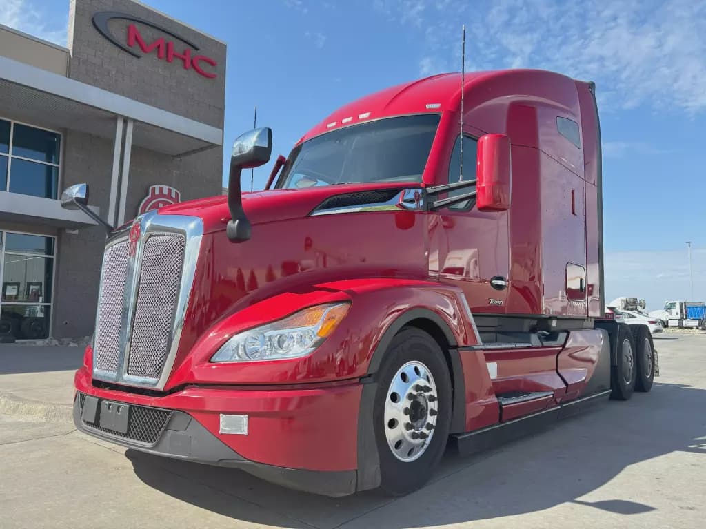 2022 Kenworth T680 image 1
