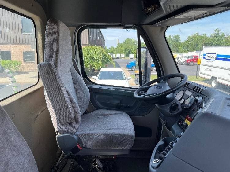 2018 Freightliner Cascadia image 4