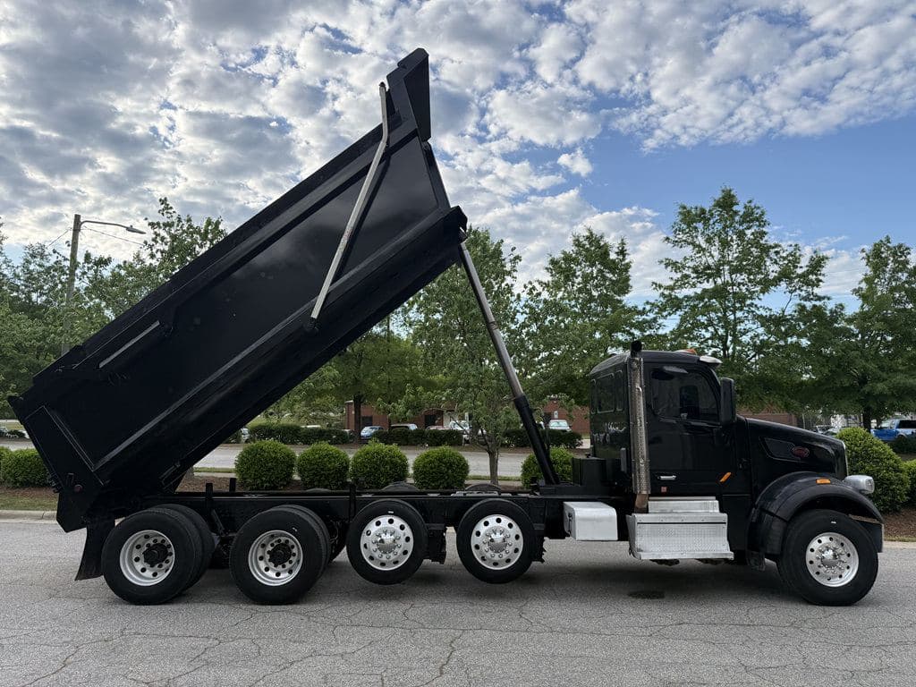 Used 2018 PETERBILT 567 image 5