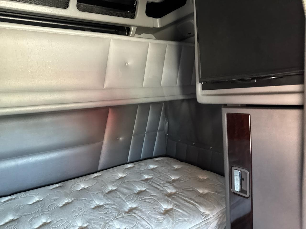 2015 Peterbilt 386 image 7