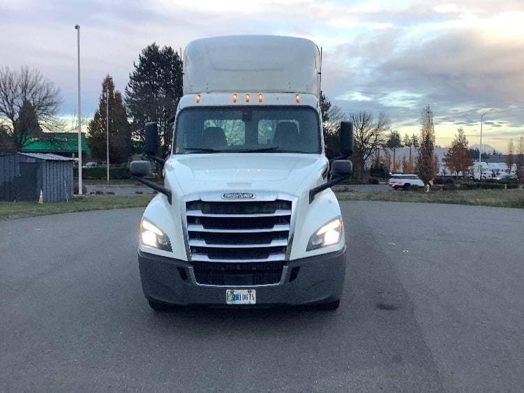2019 Freightliner Cascadia 126 Day Cab Truck - 455HP, 12 Speed Automatic image 2