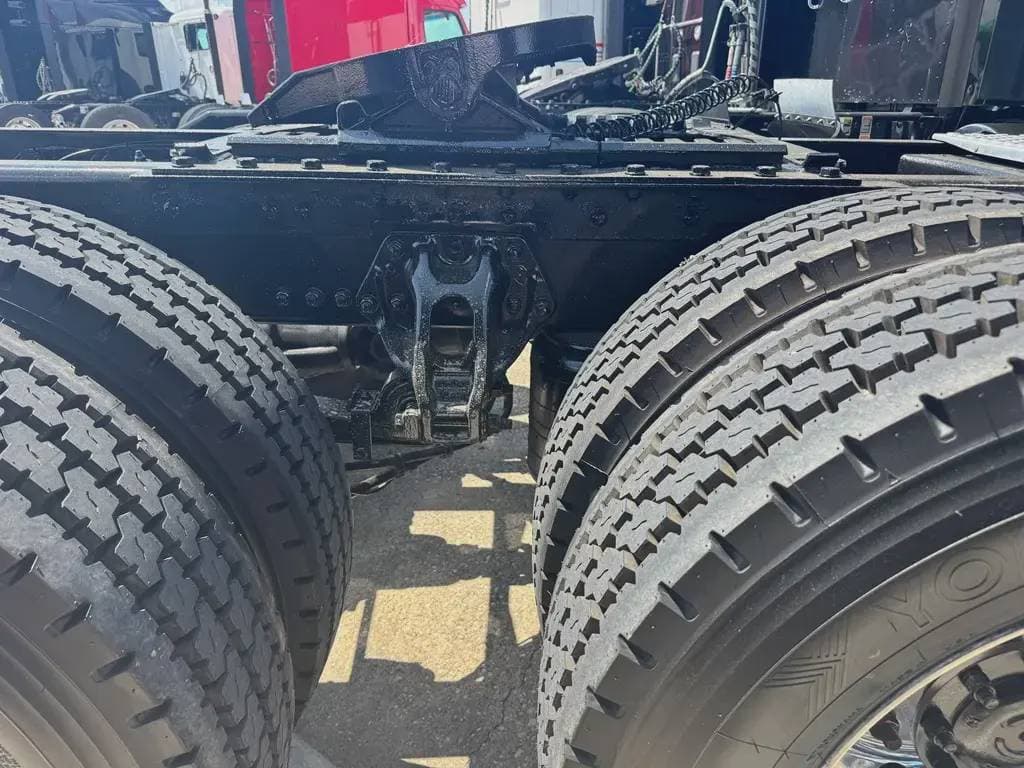 2022 Peterbilt 579 image 9