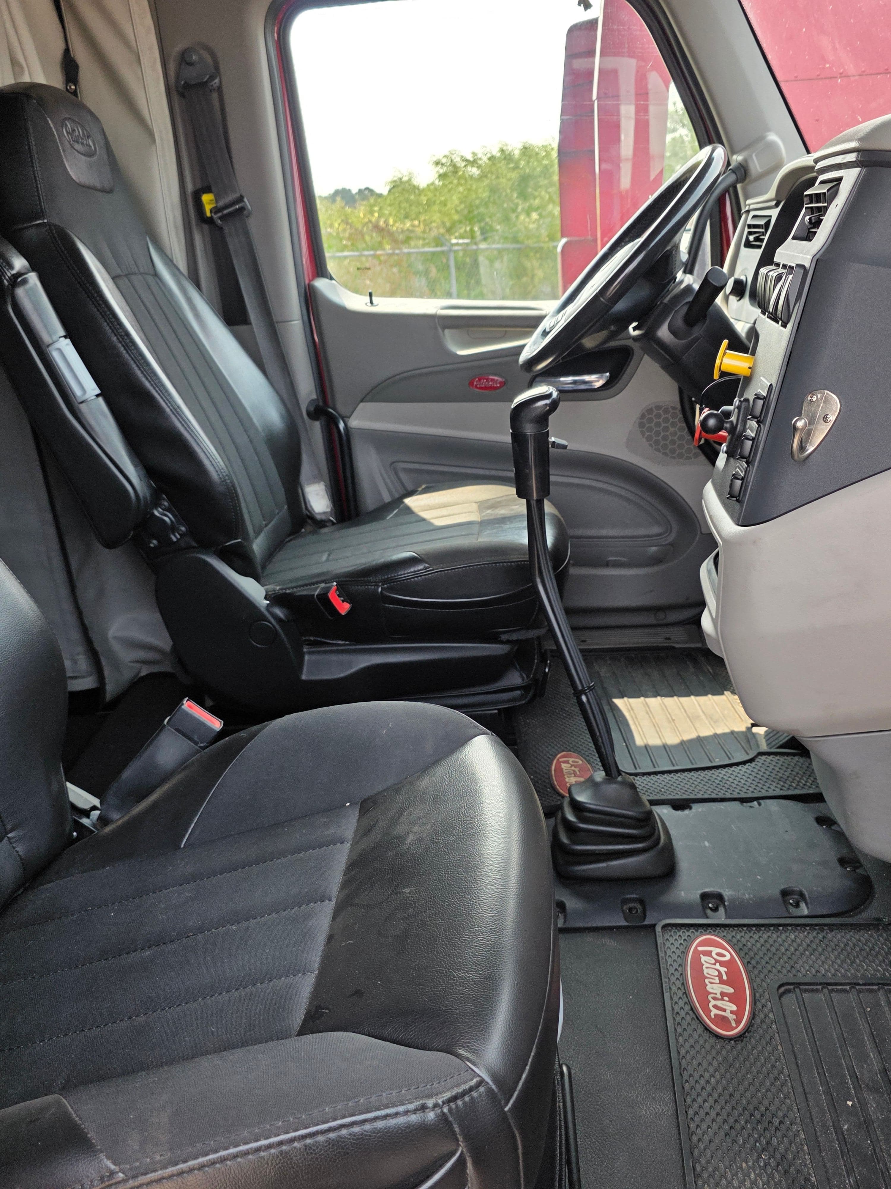 2019 Peterbilt 579 image 11