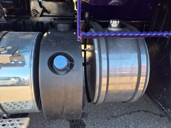 2025 Kenworth T880 image 11