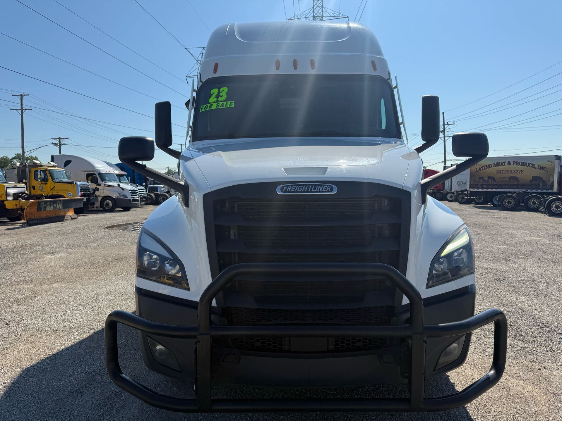 2023 Freightliner - 627k - 13,500 Hours! image 2
