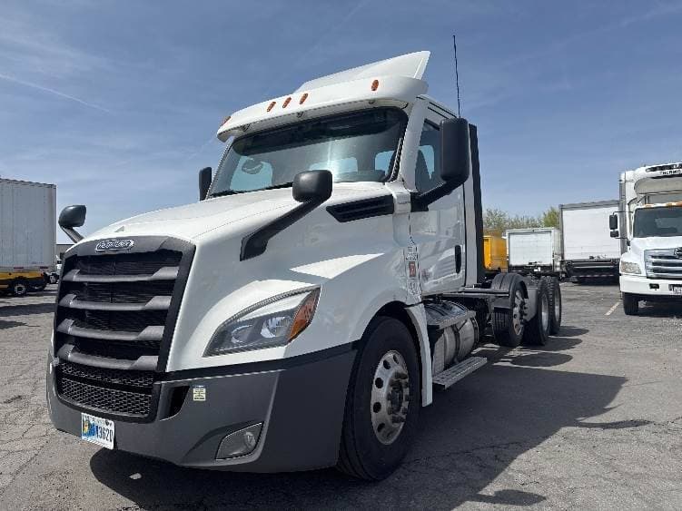 2021 Freightliner Cascadia image 3