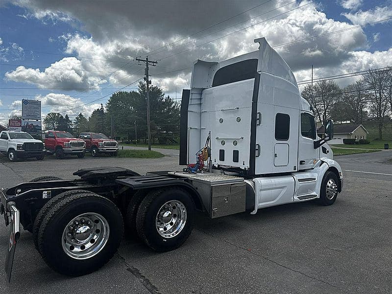 2020 Peterbilt 579 image 3