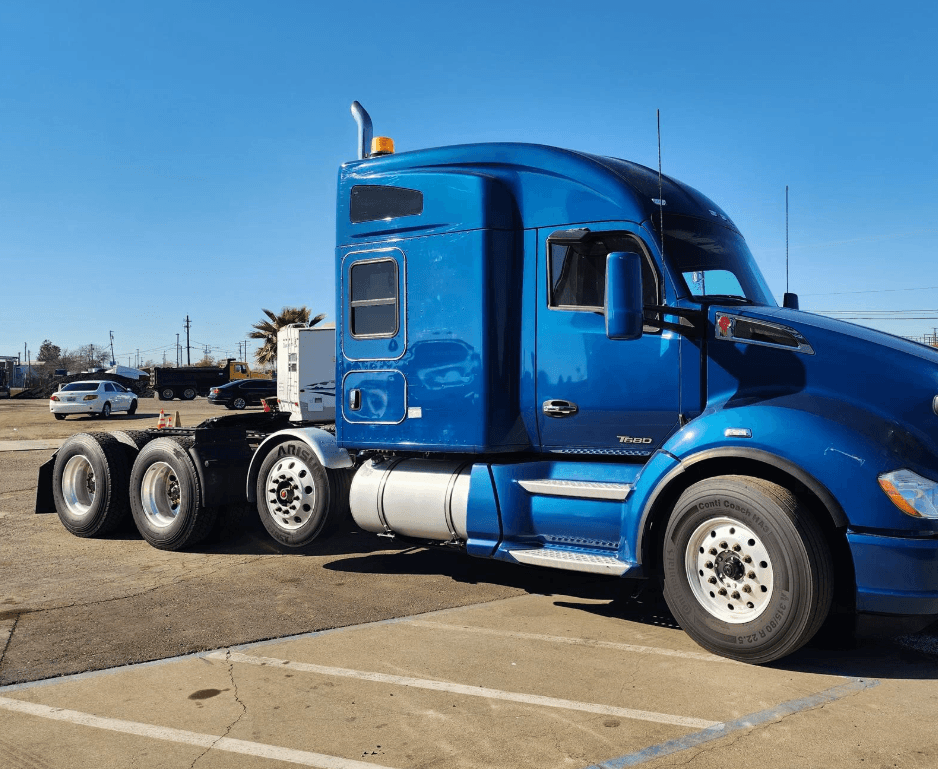 2020 Kenworth T680 image 2