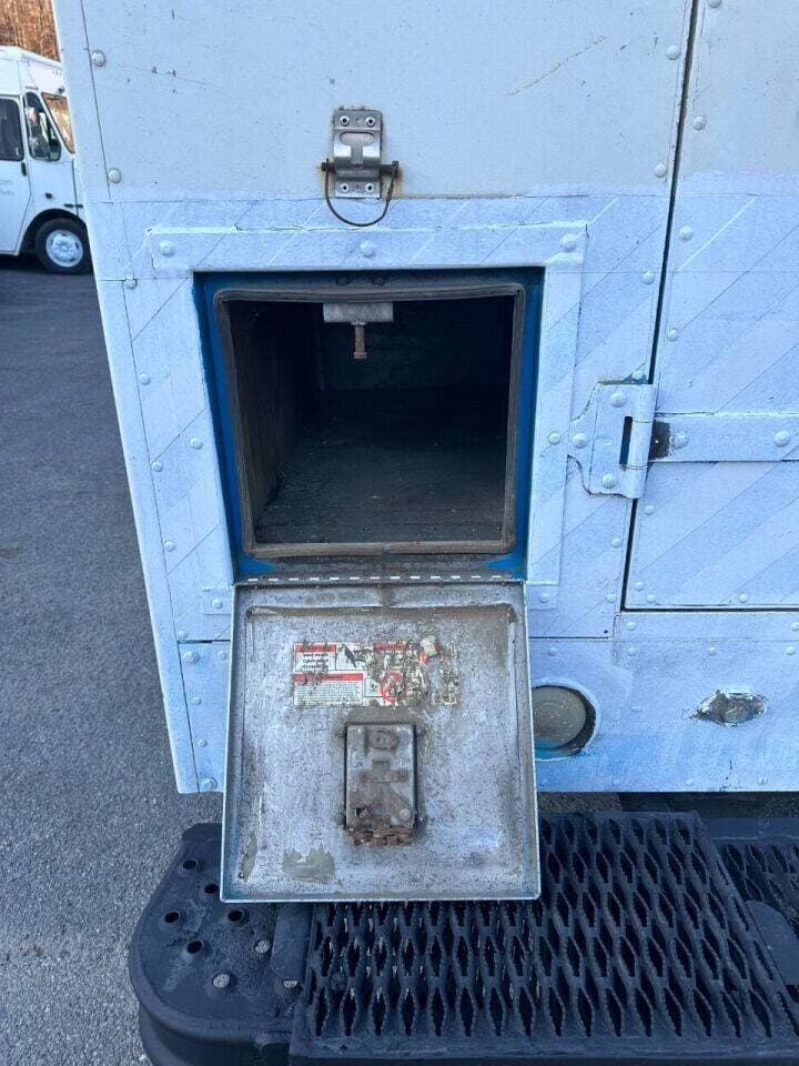 2010 Freightliner MT45 image 15