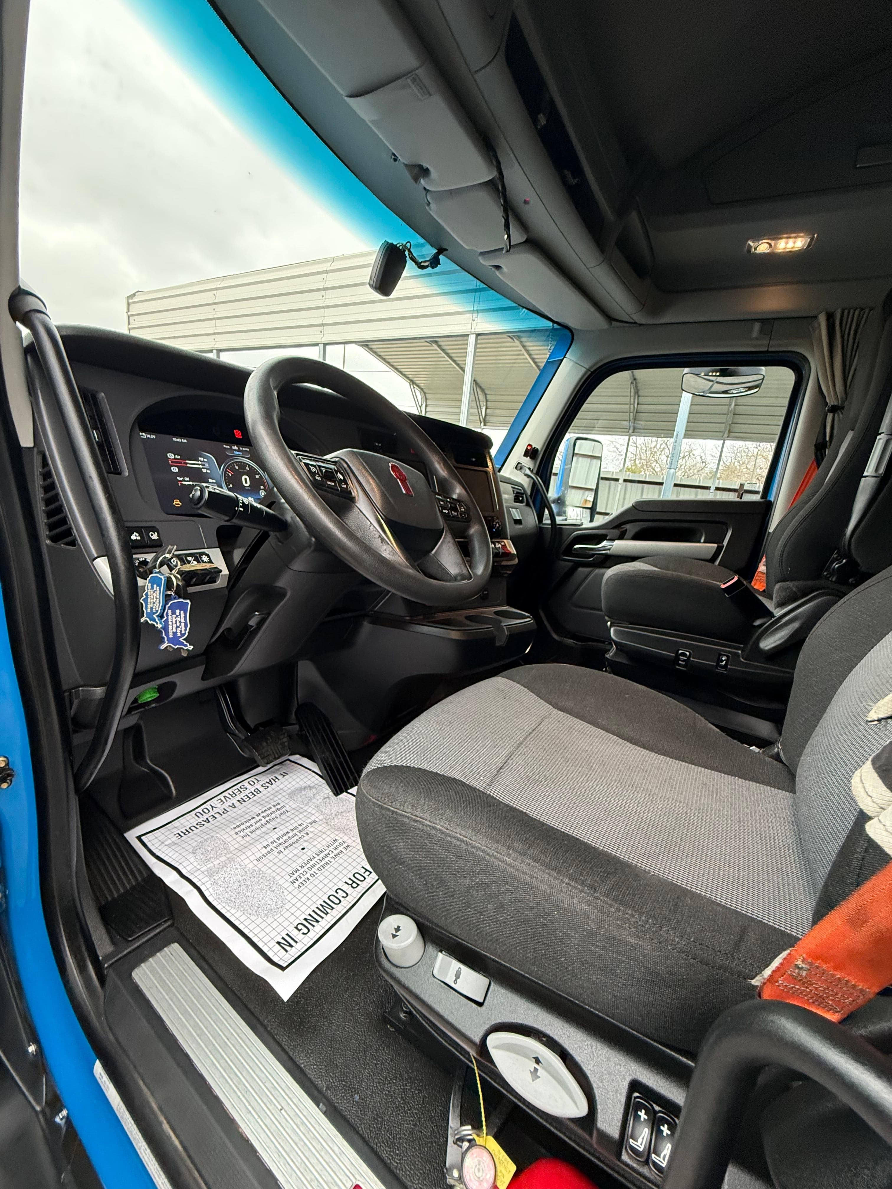 2023 Kenworth T680 image 5