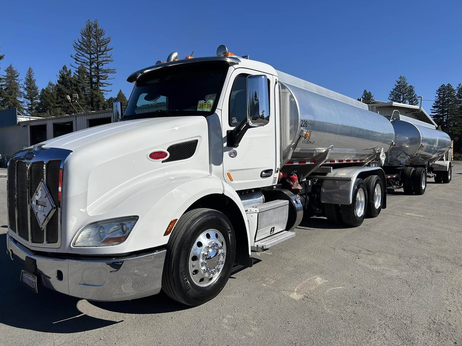 2020 Peterbilt 579 image 2