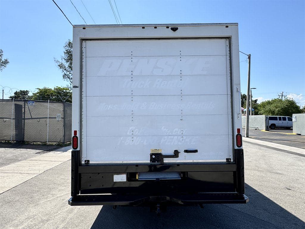 2021 GMC Commercial Vans image 10