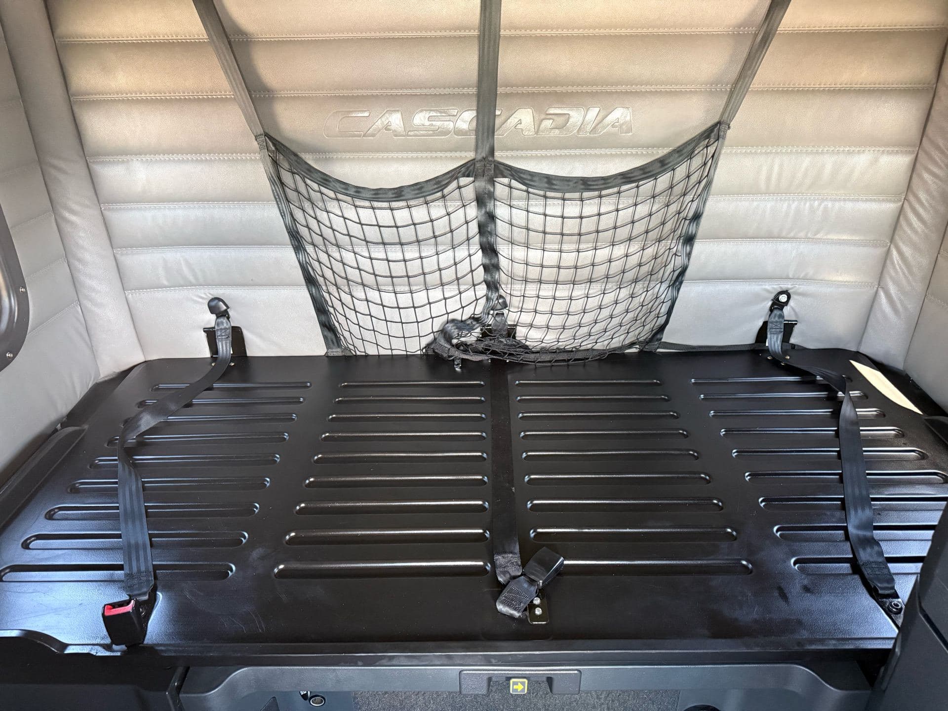 2023 Freightliner - 438k - 14k Hours! image 17