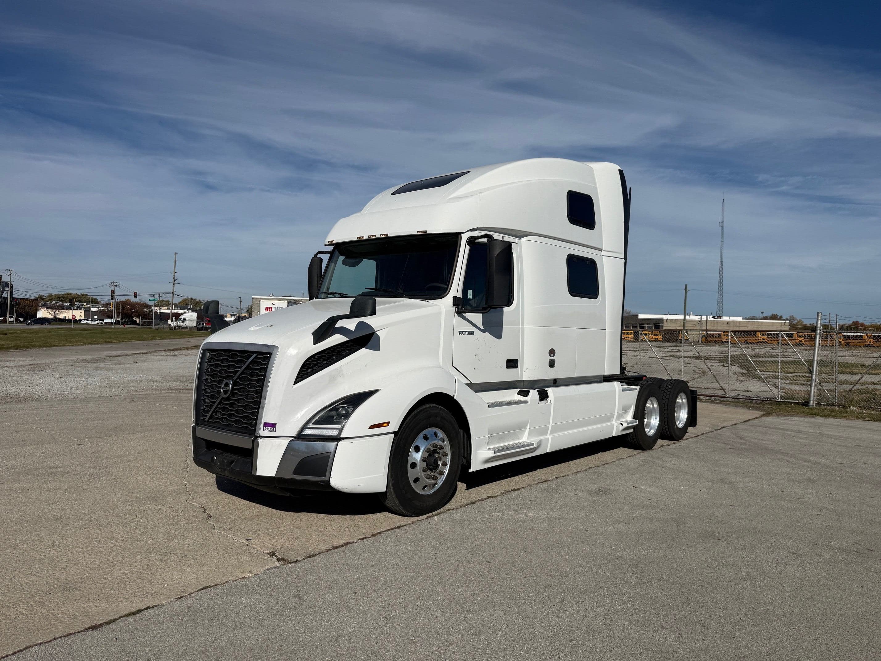 2023 Volvo VNL image 1