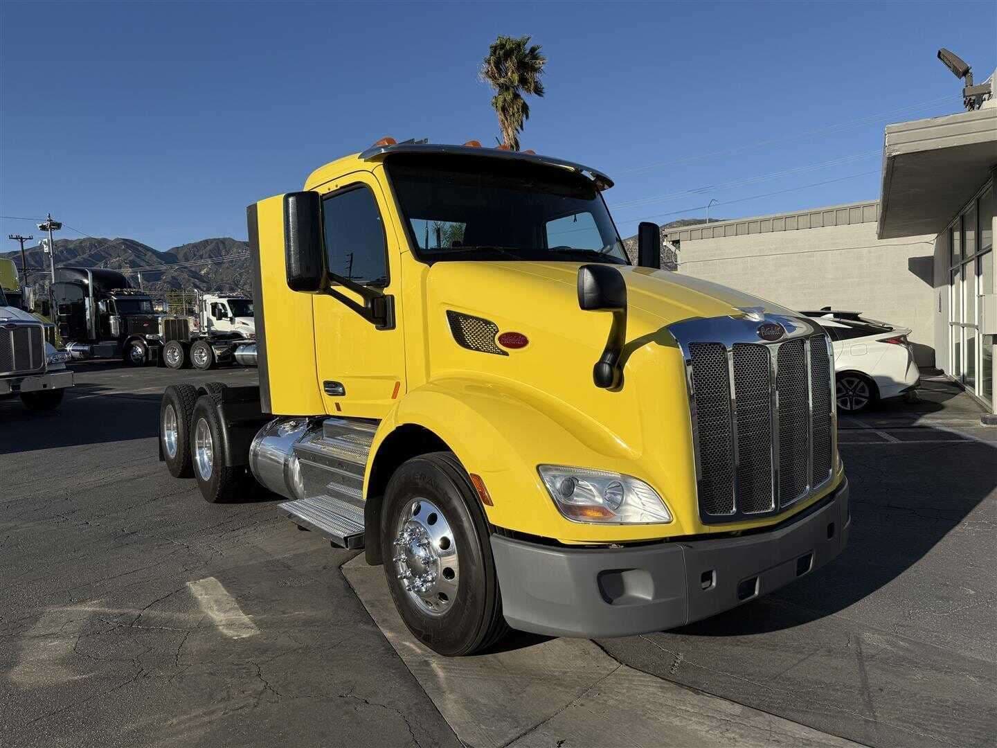 2021 Peterbilt 579 image 3