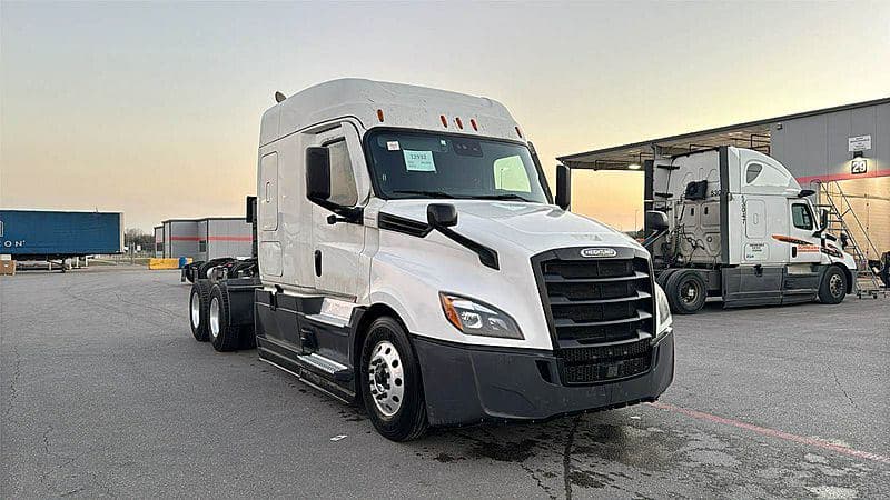 2021 Freightliner Cascadia 126 image 1
