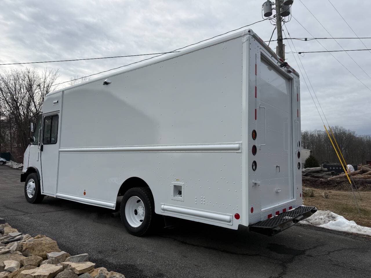 2020 Ford Stripped Chassis image 5