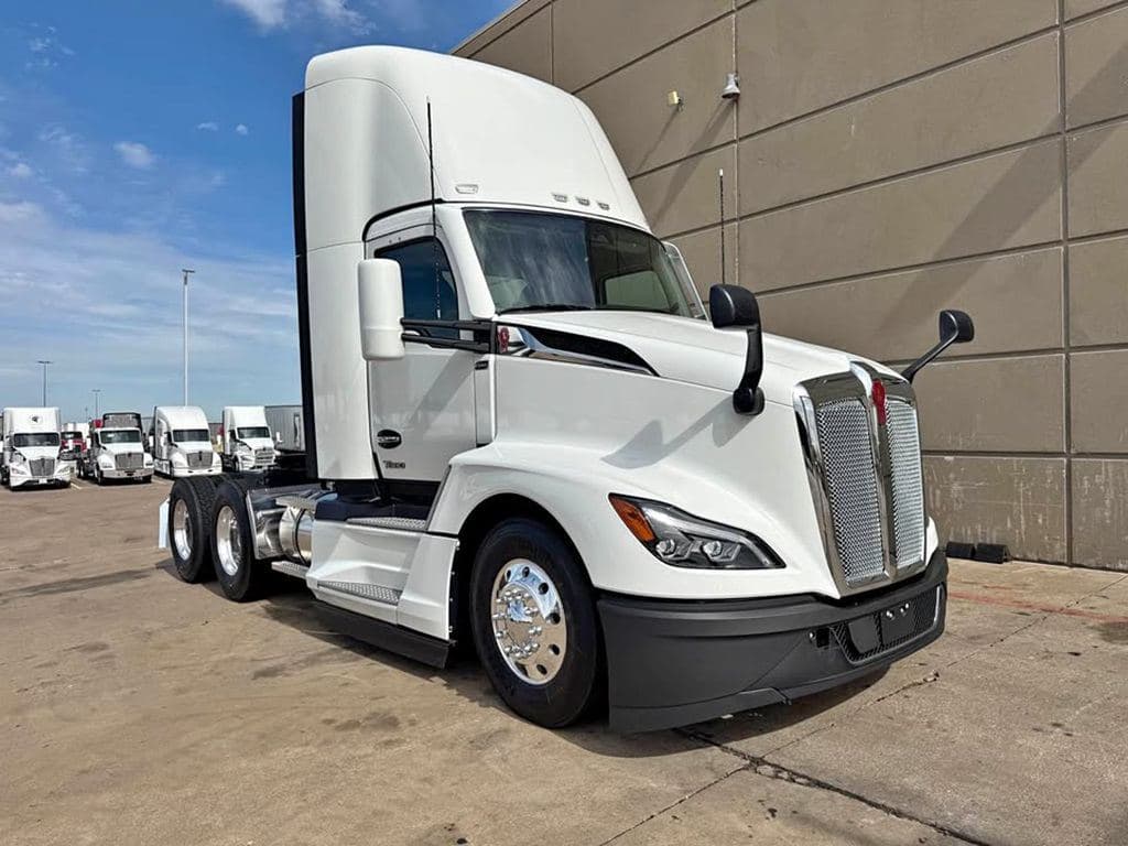 New 2027 KENWORTH T680 image 1