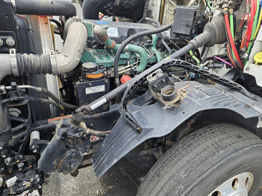 2017 Volvo VNL image 12