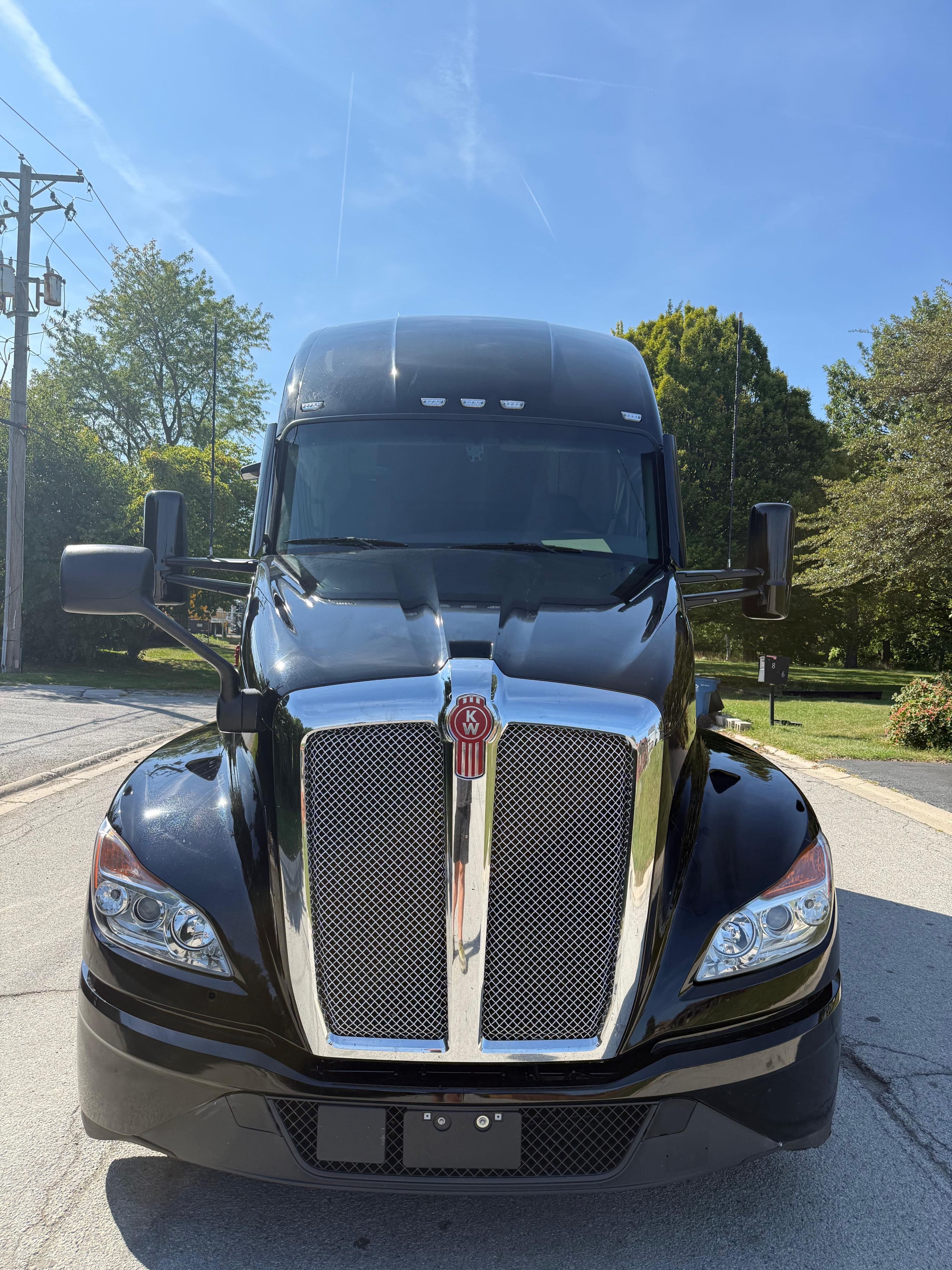 2022 Kenworth T680 image 2