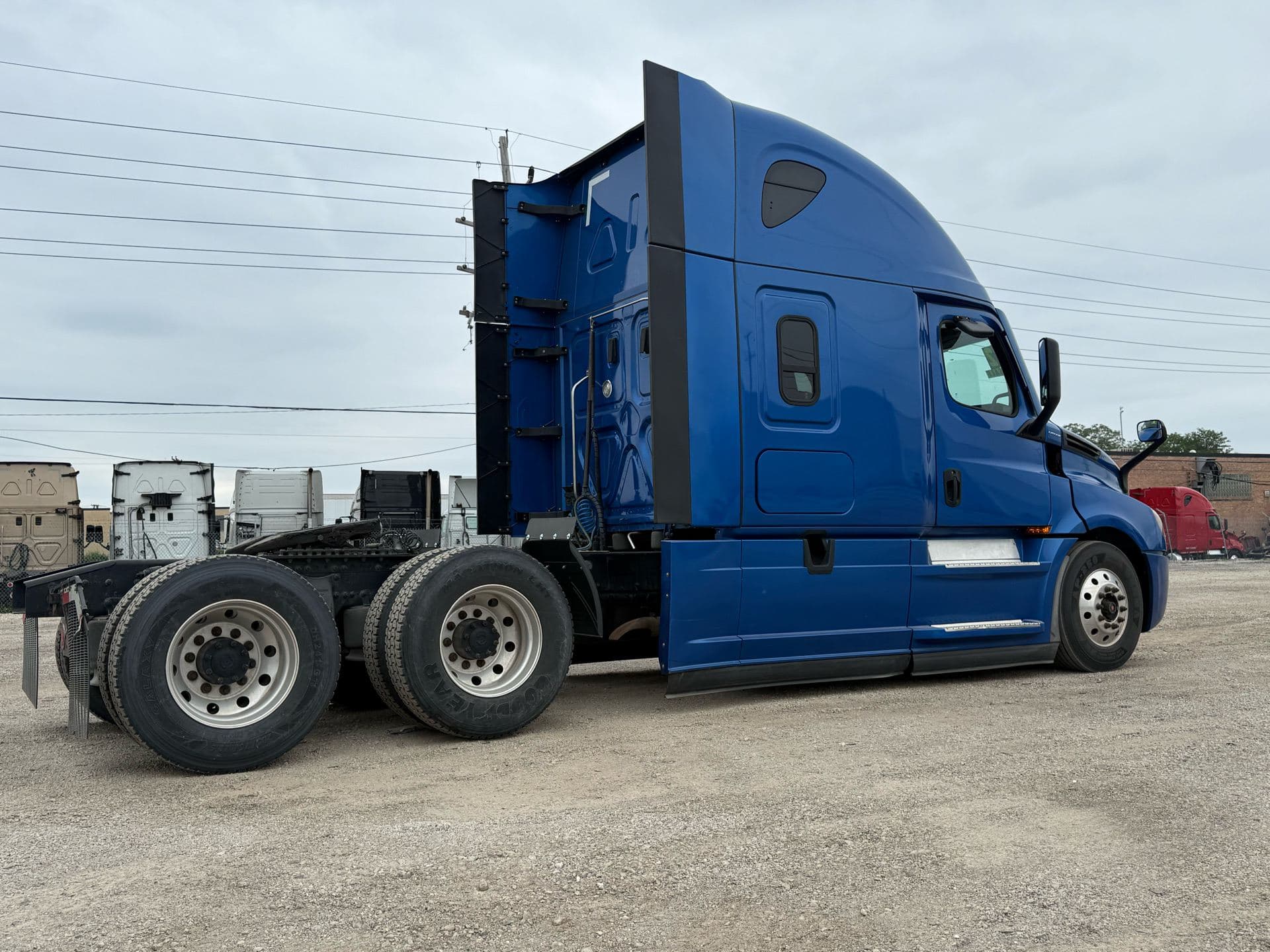 2022 Freightliner - 386k - 12,500 Hours - 455 HP image 7