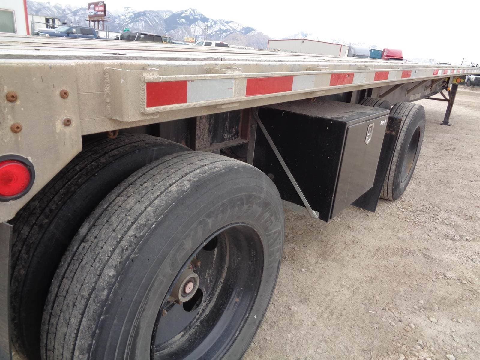 2005 Great Dane 48x102 Combination Flatbed Trailer - Air Ride image 8
