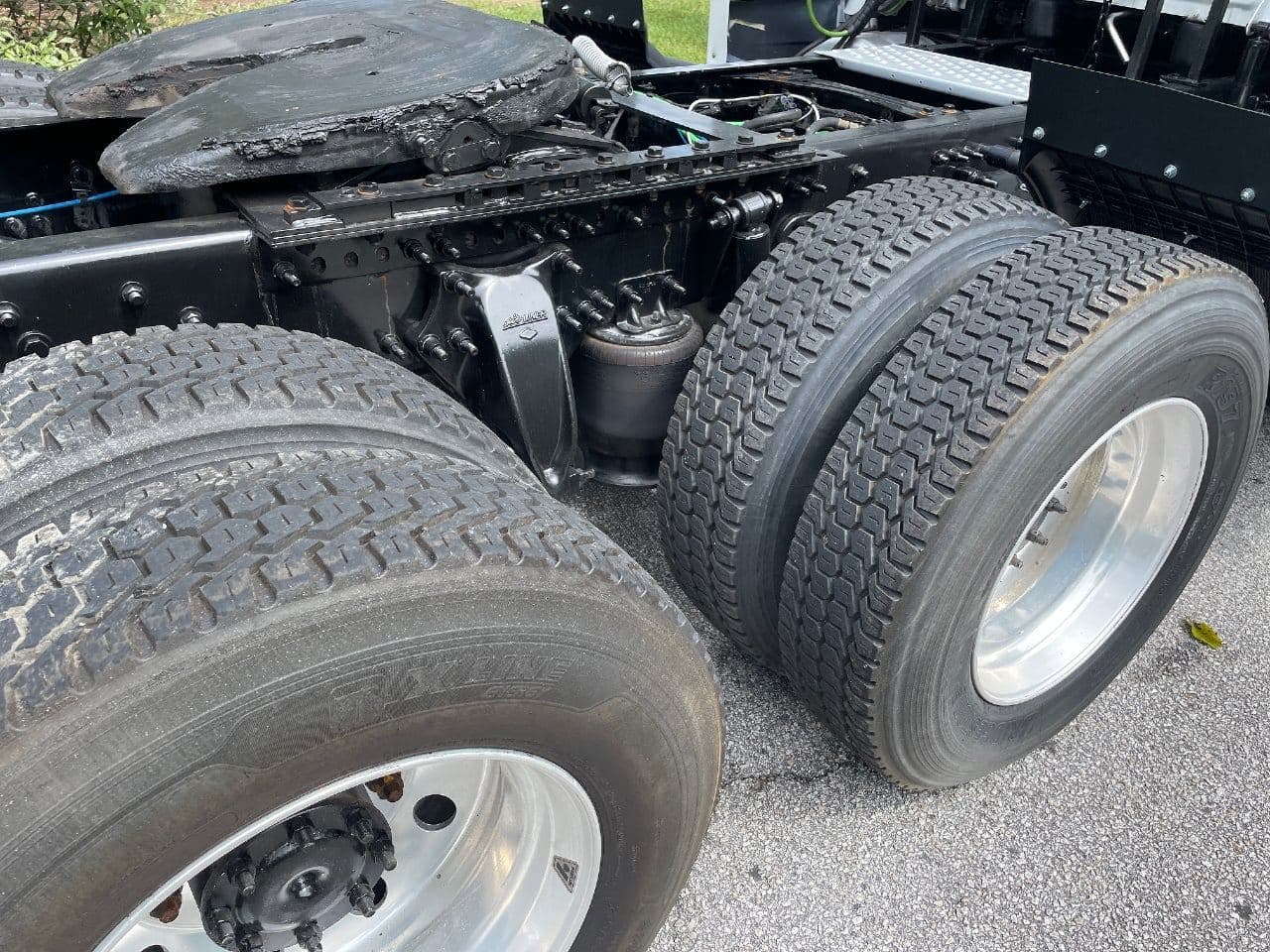 2019 Freightliner Cascadia 126 image 6