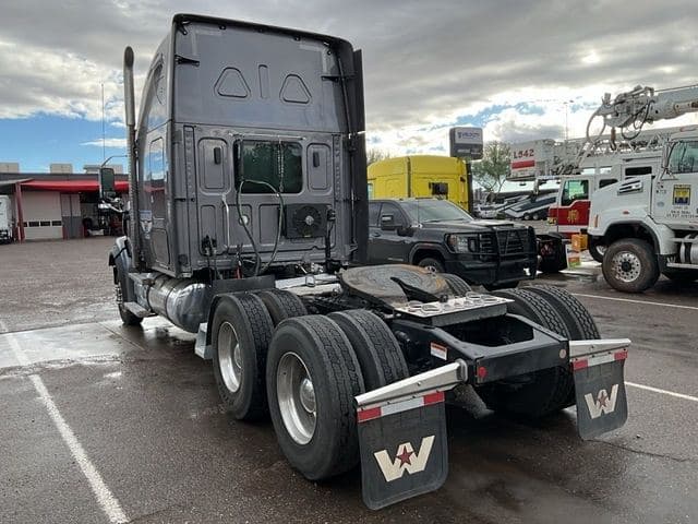 2022 Western Star 4900SB image 1