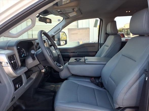 2025 Ford F450 image 17