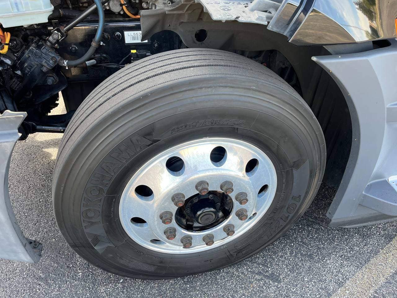 2020 Freightliner Cascadia 126 image 8