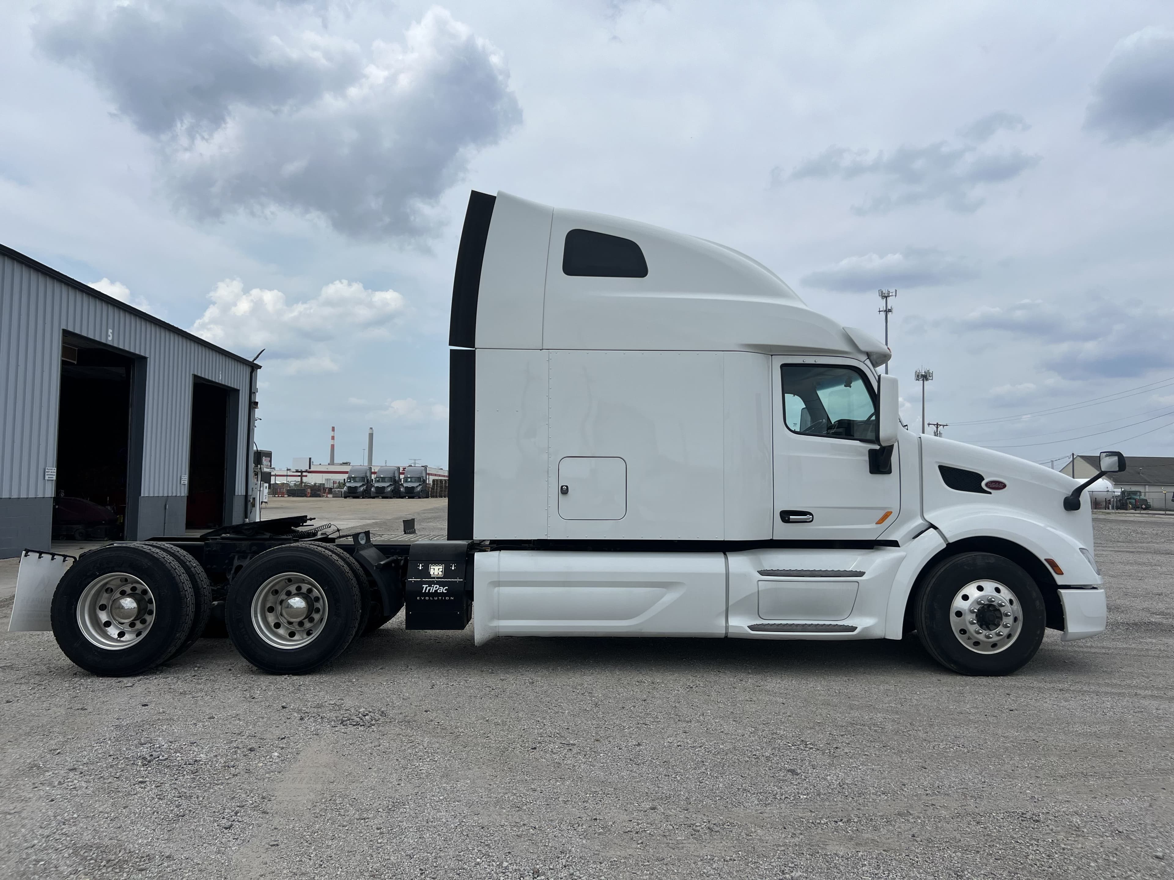 2022 Peterbilt 579 image 4
