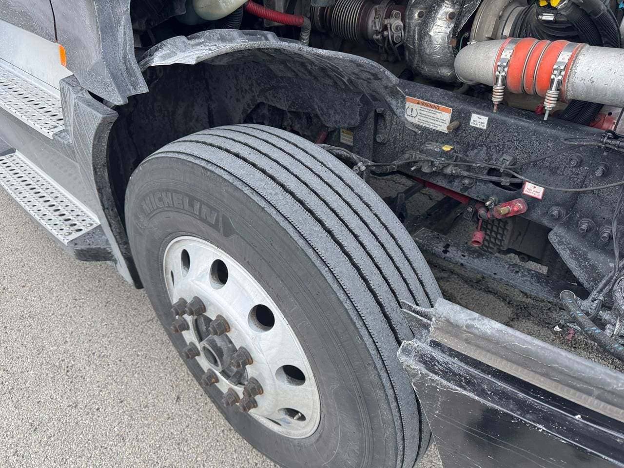 2022 Freightliner Cascadia image 10