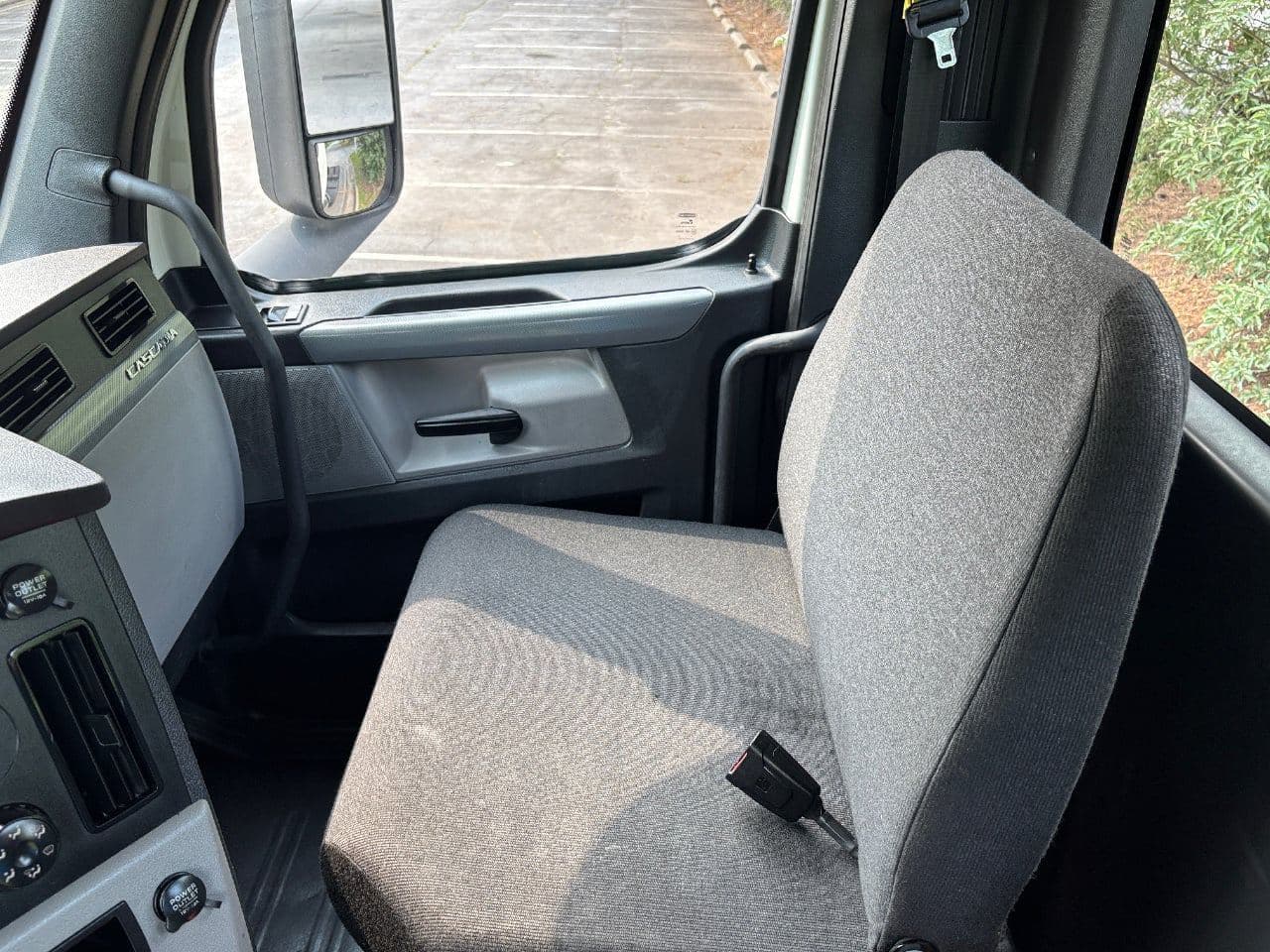 2018 Freightliner Cascadia 126 image 19