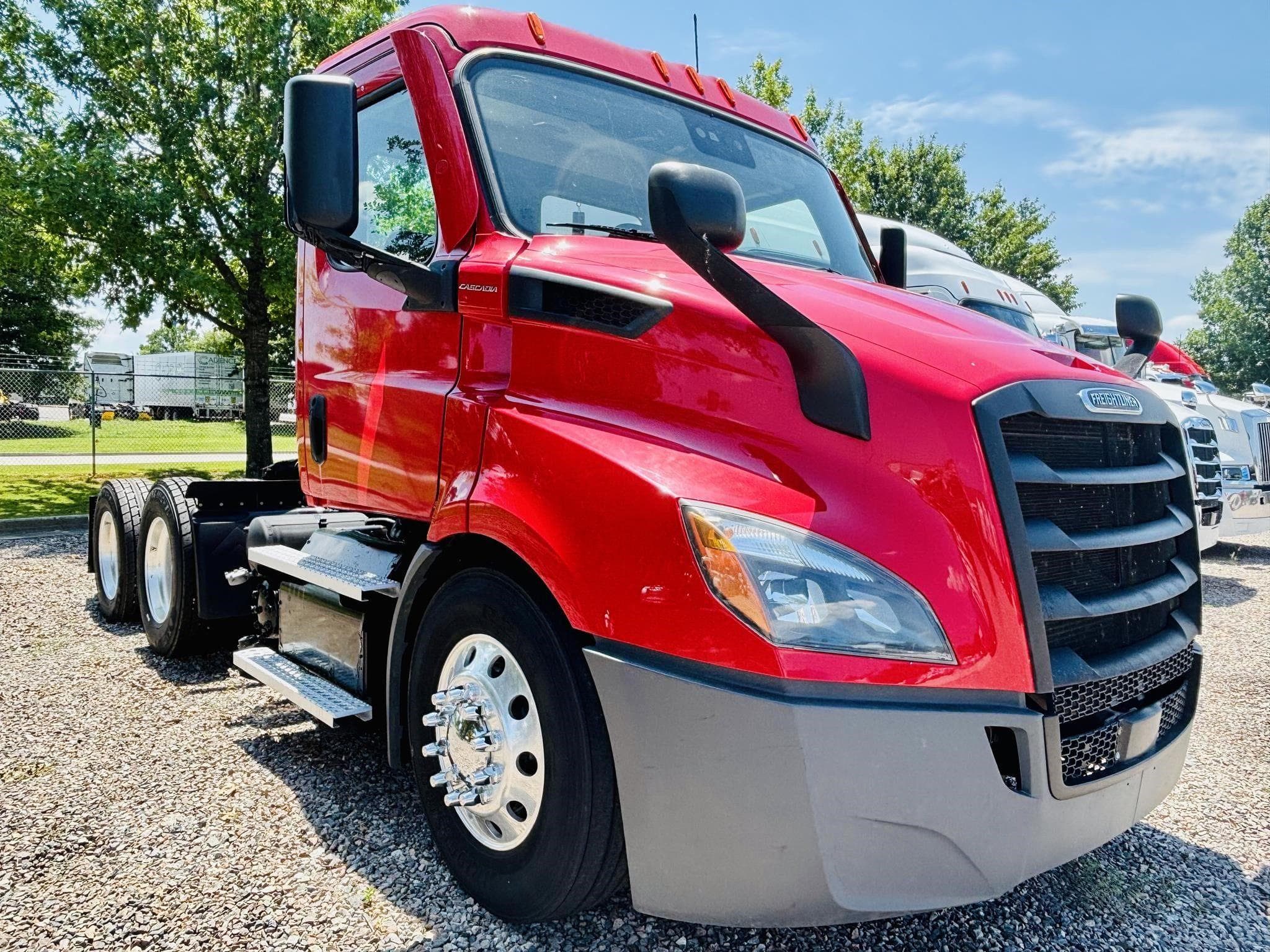 2021 Freightliner Cascadia 116 image 1