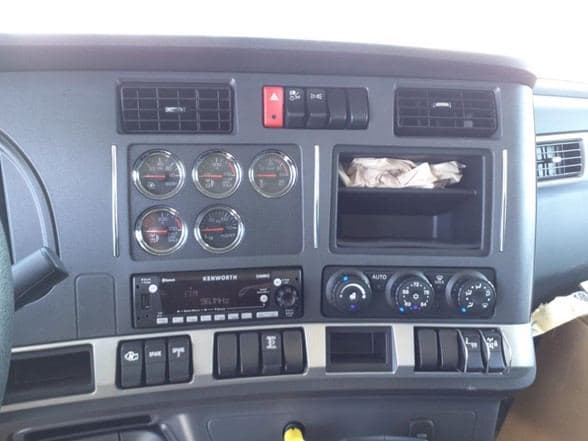 2026 Kenworth T880 image 11