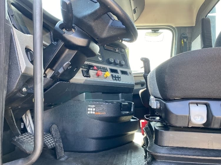 Used 2020 FREIGHTLINER Conventional - Day Cab, Tractor - CASCADIA 126 For Sale image 12