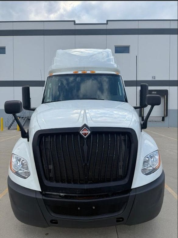 2020 International LT625 image 2