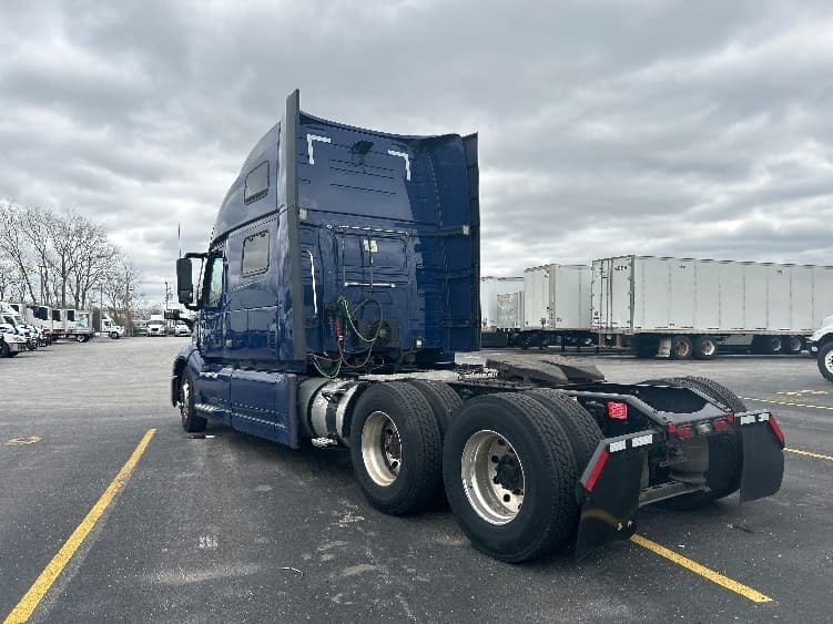 2019 Volvo 64860 image 2