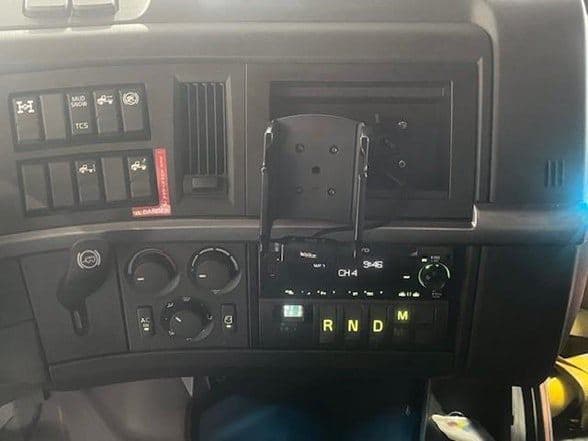 2023 Volvo VNL64T760 image 9