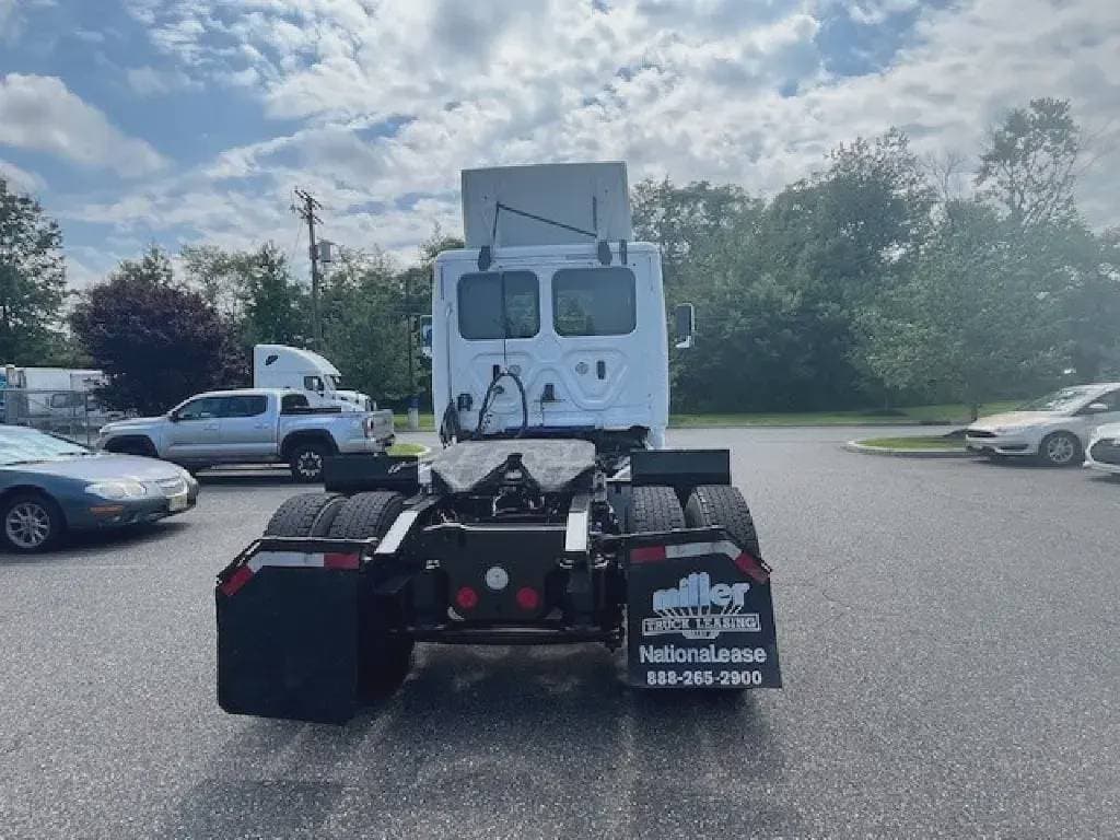 2019 Freightliner Cascadia 113 image 8